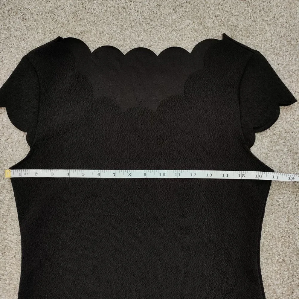 SHEIN Scallop Trim Solid Tee Size L - Picture 9 of 14